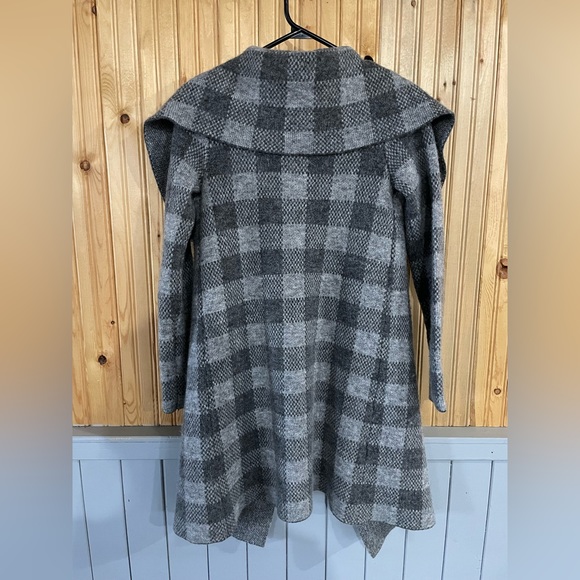 Long gray cardigan. Brand Ellen Tracy. Womens Size XS. - Picture 3 of 6
